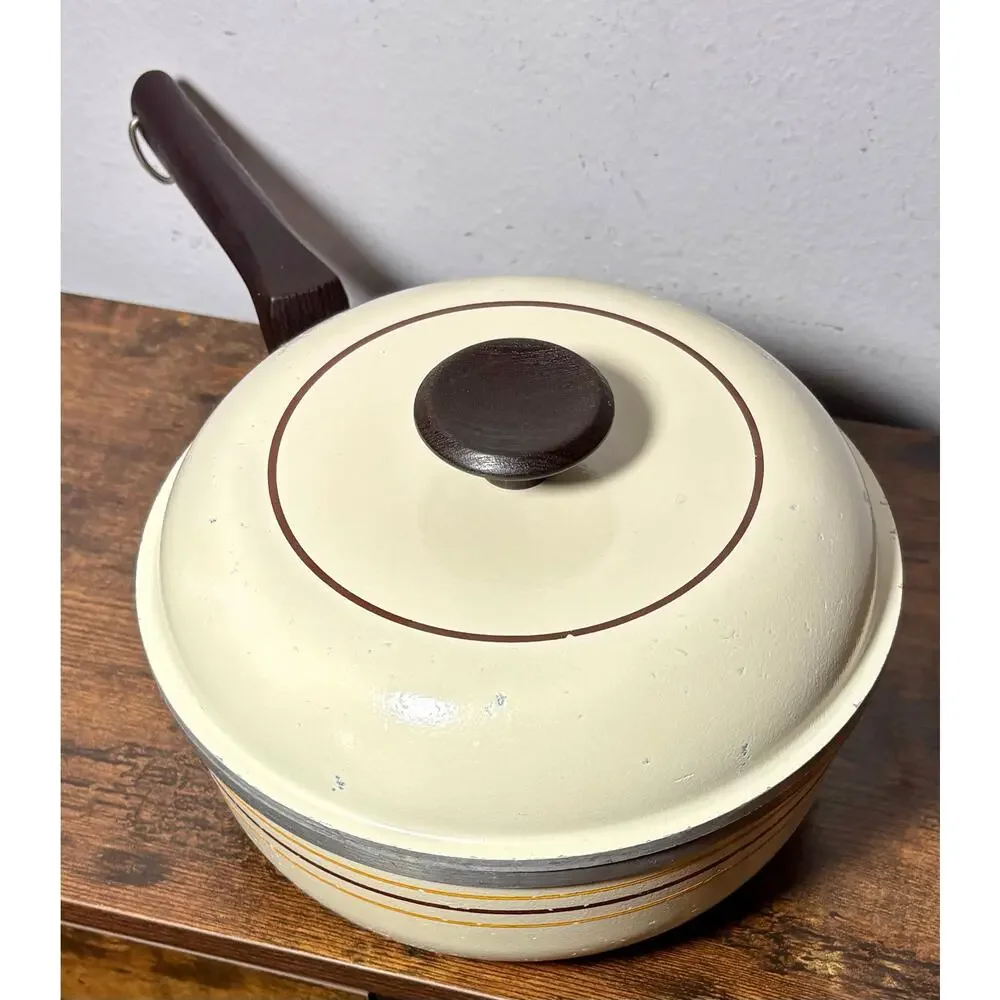 Vintage Regal Ware White Cast Aluminum 3 QT Large Striped Saucepan with Lid